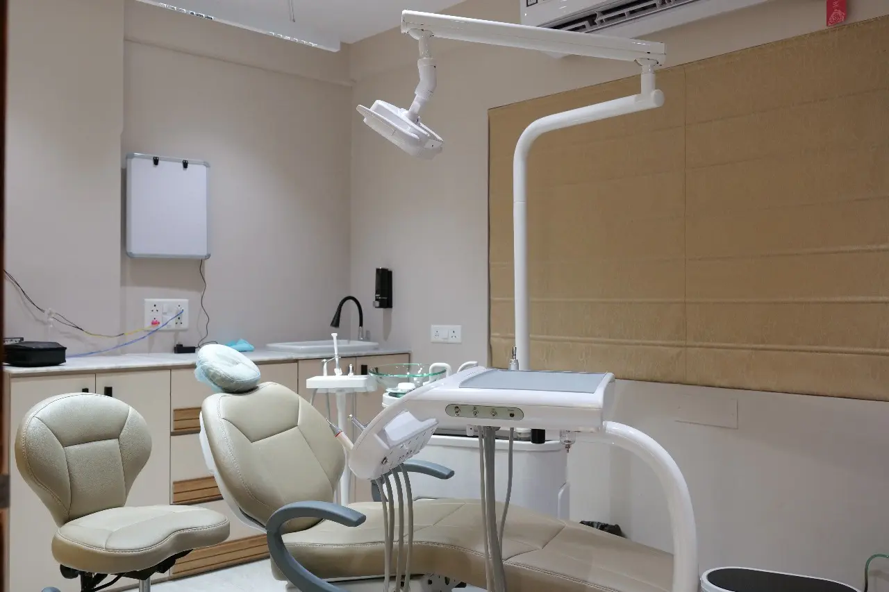 Dental chair and equipment at Facematic